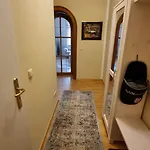 Fuerst Metternich In Appartement *