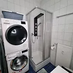 Fuerst Metternich In Appartement *